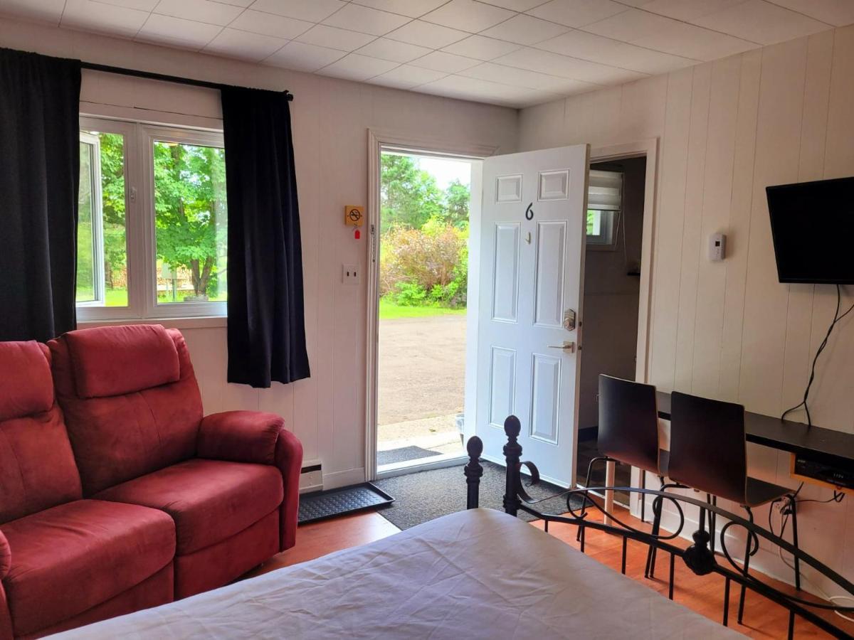 Motel Abricafé Stoneham Extérieur photo